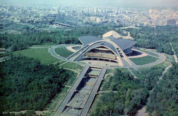 Файл:Спортивно-концертниый комплекс в Ереване.jpg