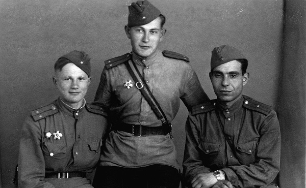 Файл:1Кочарянц. Берлин 1945.jpg