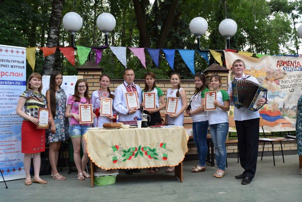 Файл:Выставка национально-культурных объединений на фестивале Мы вместе (26.06.2015) 7.jpg