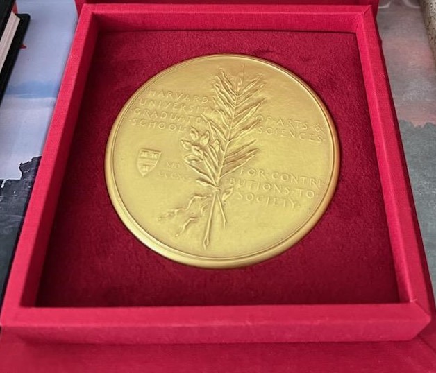 Файл:The Harvard Centennial Medal.jpg