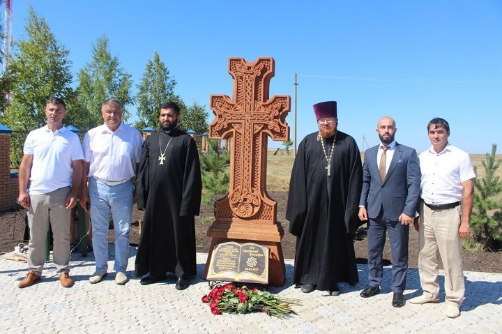 Файл:Открытие хачкара в Новошешминске. Татарстан (15.09.2023) 4.jpg