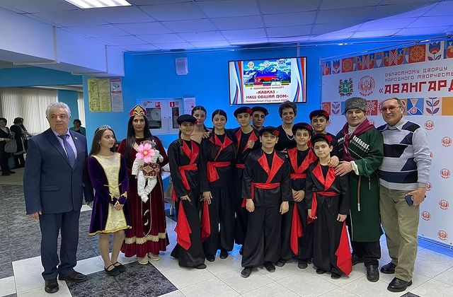 Файл:Хореографический ансамбль «Арин-Берд» (Томск) 5f.jpg