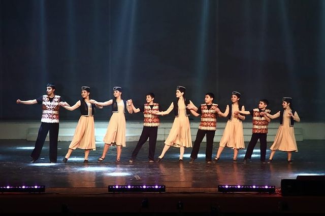 Файл:Хореографический ансамбль «Арин-Берд» (Томск) 3f.jpg