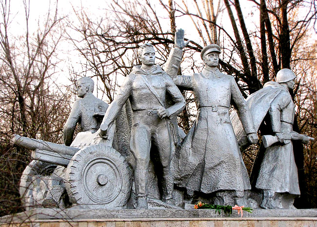 Файл:Памятник батарее Оганова.jpg