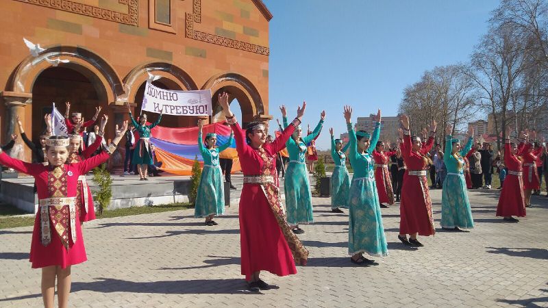 Файл:Ансамбль «Нур» (Ярославль) 25.04.2019.jpg