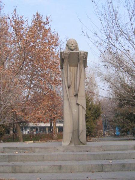 Файл:Памятник Армену Тиграняну в Ереване.jpg