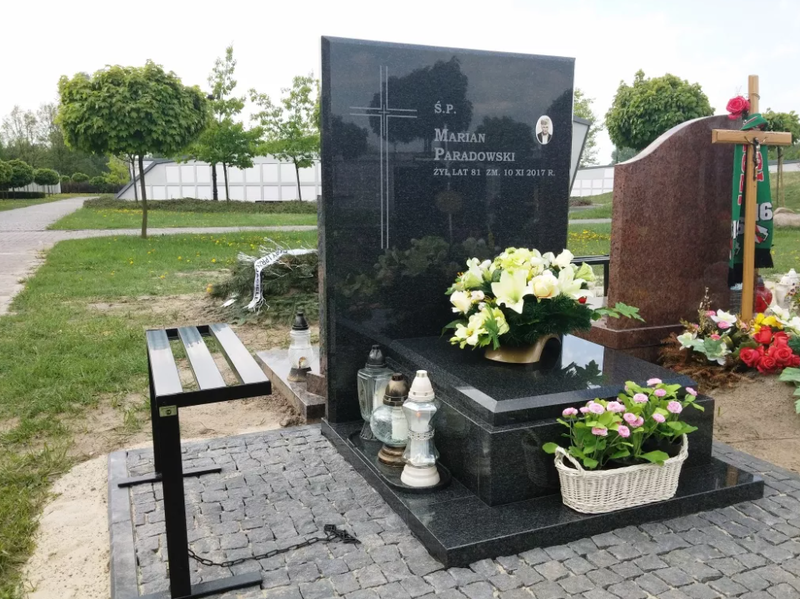 Файл:Могила Мариана Парадовского.png