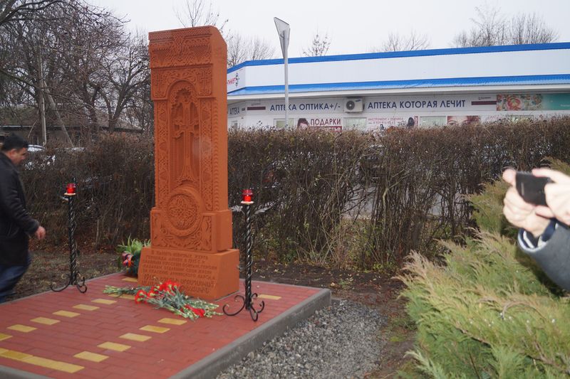 Файл:Открытие хачкара в Семикаракорске (06.12.2015).jpg