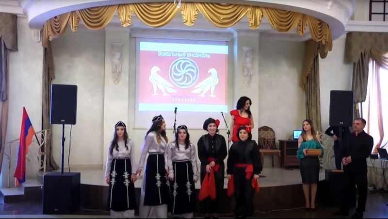 Файл:Вокальный ансамбль «Наири» (Луганск) 2.jpg