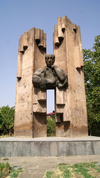 Файл:Памятник Норайру Сисакяну в Аштараке.jpg