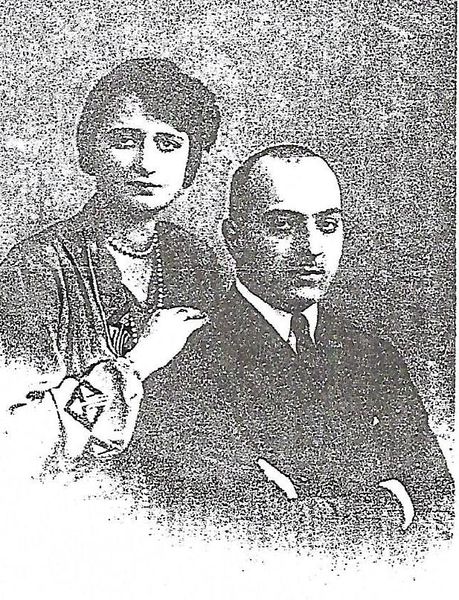 Файл:Edward-Benlian-with-his-wife-Shoushane.jpg