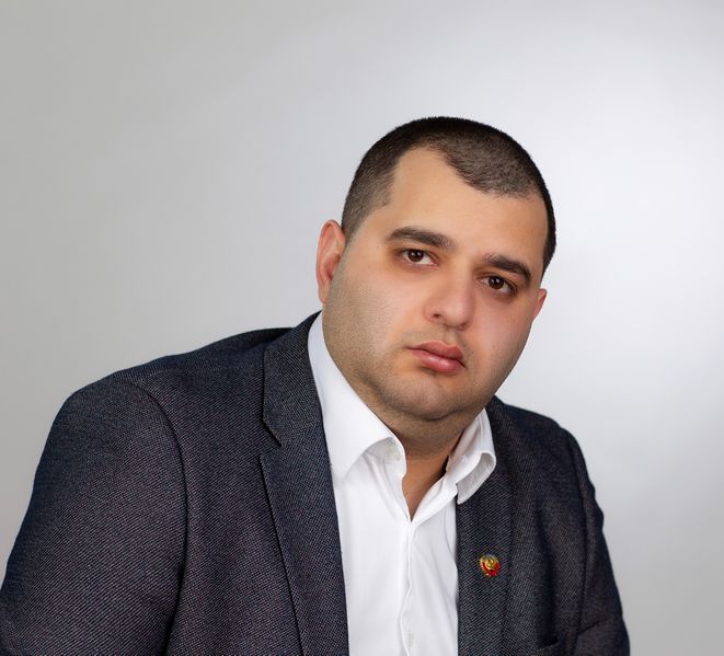 Файл:Председатель общины Эдгар Оганесян 2.jpg