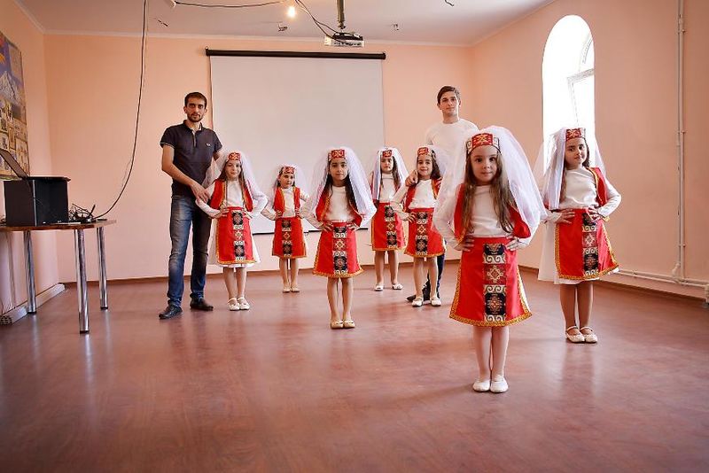Файл:Танцевальный ансамбль «Киликия» (Владимир) 5.jpg