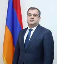 800px-Dp fm minister.jpg