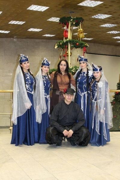 Файл:Танцевальный ансамбль «Звартноц» (Москва) 03.12.2013-02.jpg