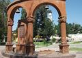 Хачкар и трехарочная стела в парке «Армения» (Астрахань) 8.jpg