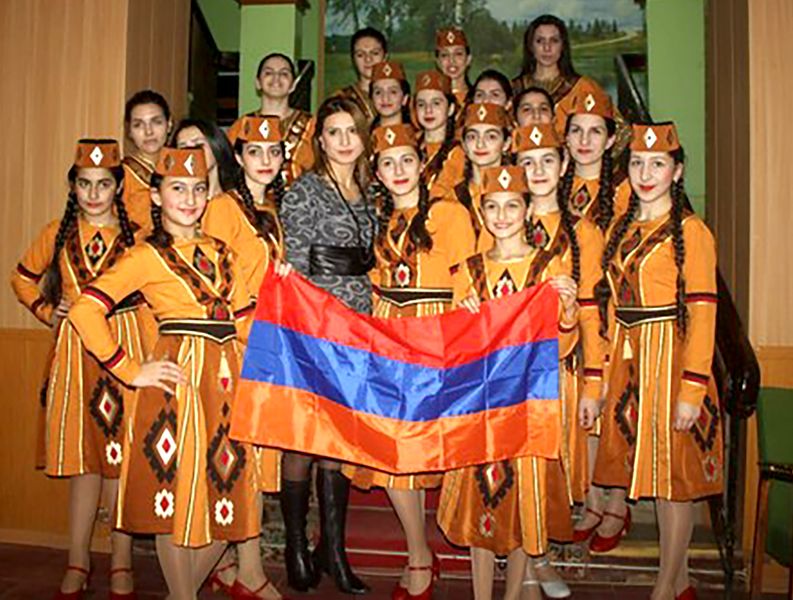Файл:Ансамбль «Миаснуцюн» (Солнечногорск).jpg