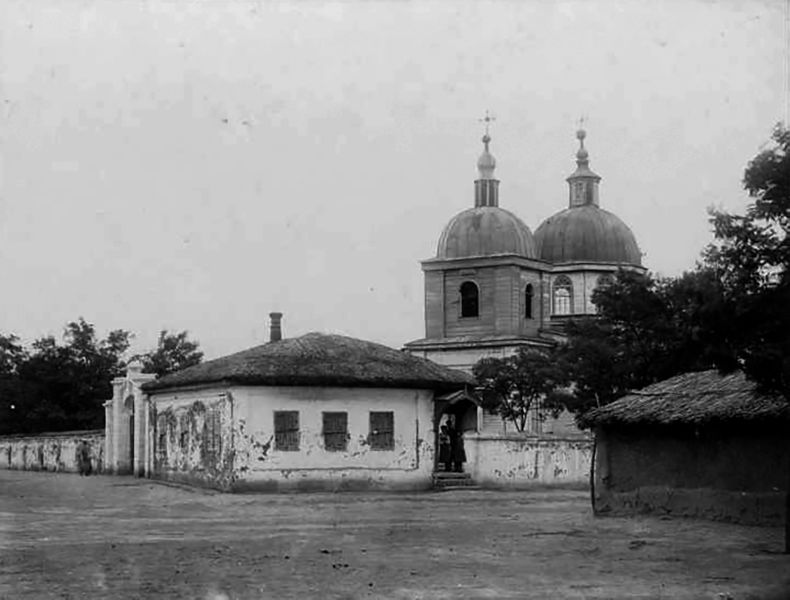 Файл:Церковь Сурб Геворг (Буденновск) 1.jpg