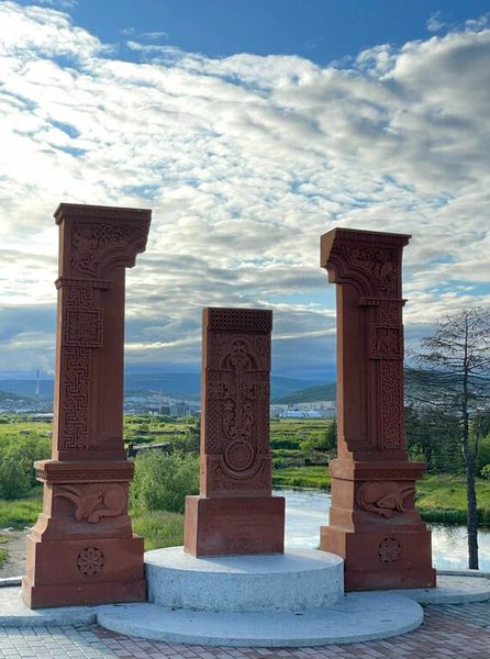 Файл:Мемориал «Хачкар» (Магадан) 3.jpg