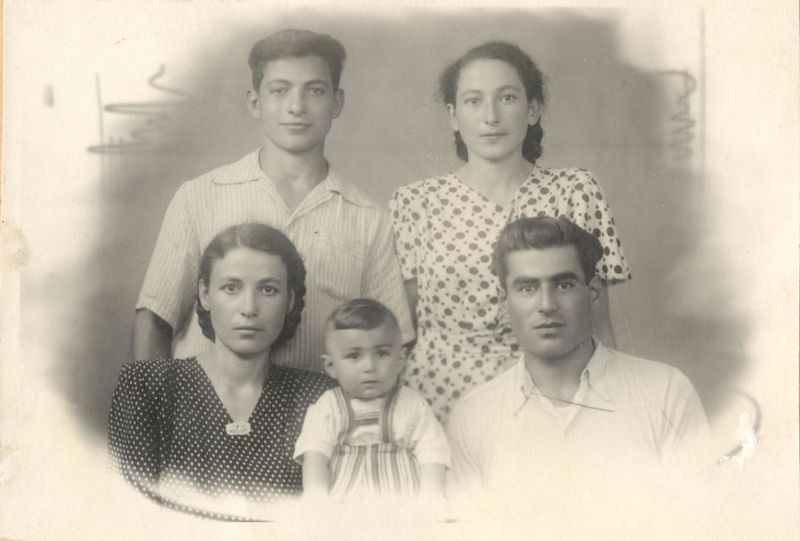 Файл:Родные А.А. Пудеян.jpg