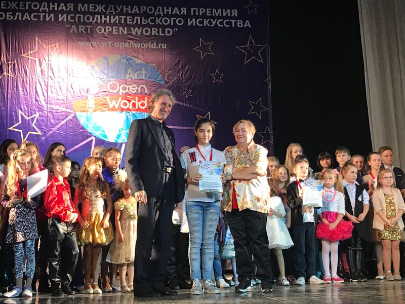 Файл:Вокальный ансамбль «Аревик» (Ростов-на-Дону) 10.12.2017-1.jpg