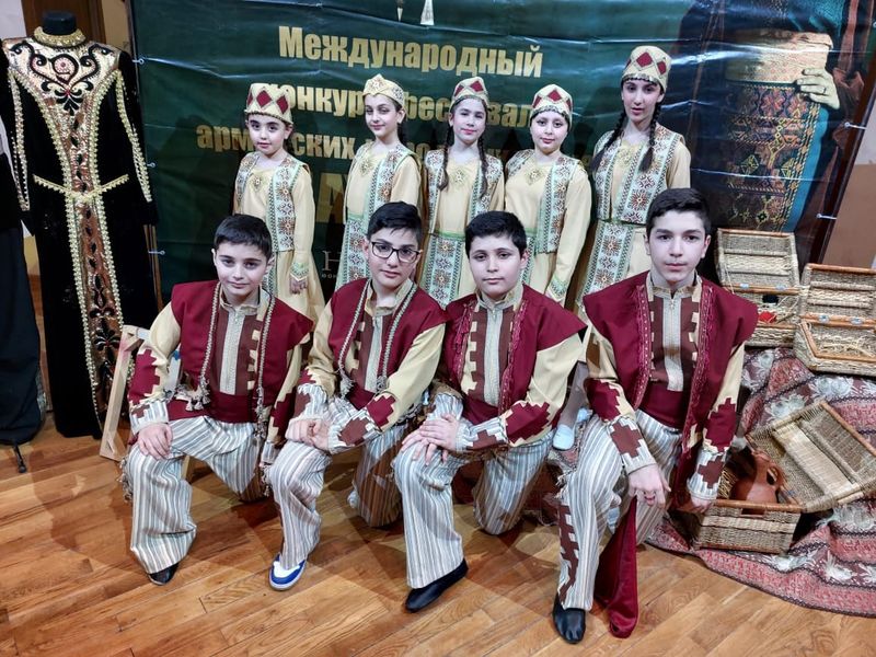 Файл:Ансамбль «Арарат» (Владимир) 30.04.2022-1.jpg