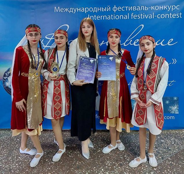 Файл:Танцевальный коллектив «Наири» (Тверь).jpg