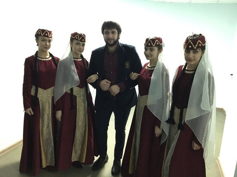 Файл:Вокально-хореографический Ансамбль «Арагац» (Пенза) 03.12.2016.jpg