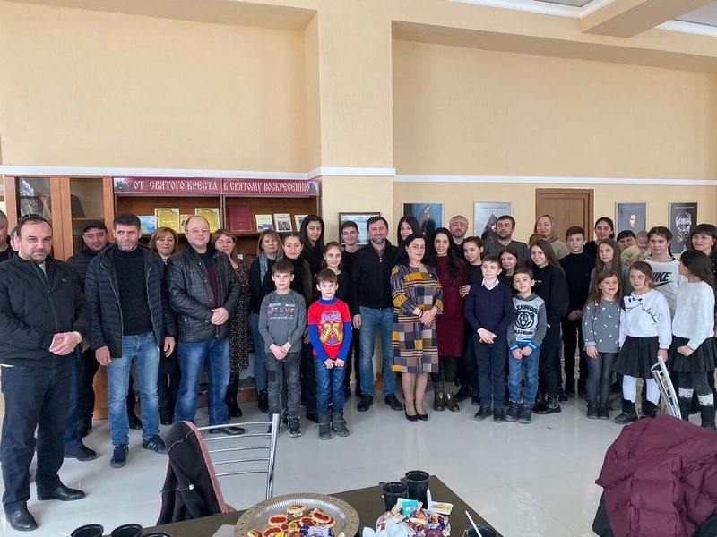 Файл:Дети коллектива общины Урарату 1.jpg