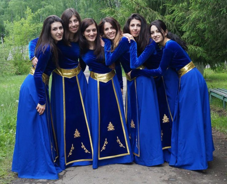 Файл:Вокальный ансамбль «Эребуни» (Барнаул).jpg