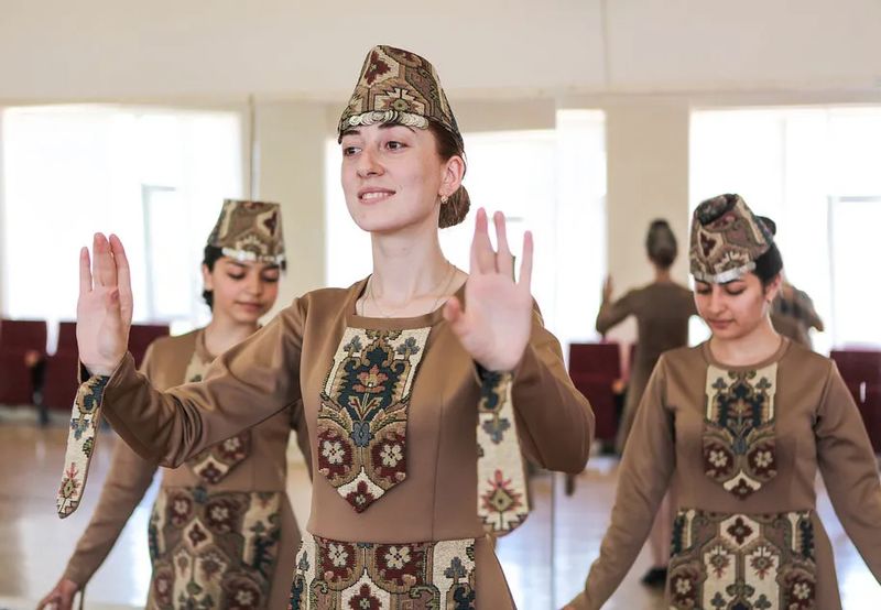Файл:Вокально-хореографический Ансамбль «Арагац» (Пенза) 2018-1.jpg