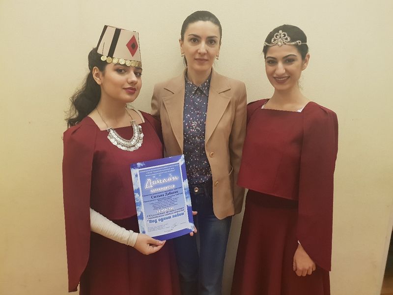 Файл:Вокальный ансамбль «Аветум» (Санкт-Петербург) 24.11.2018-2.jpg