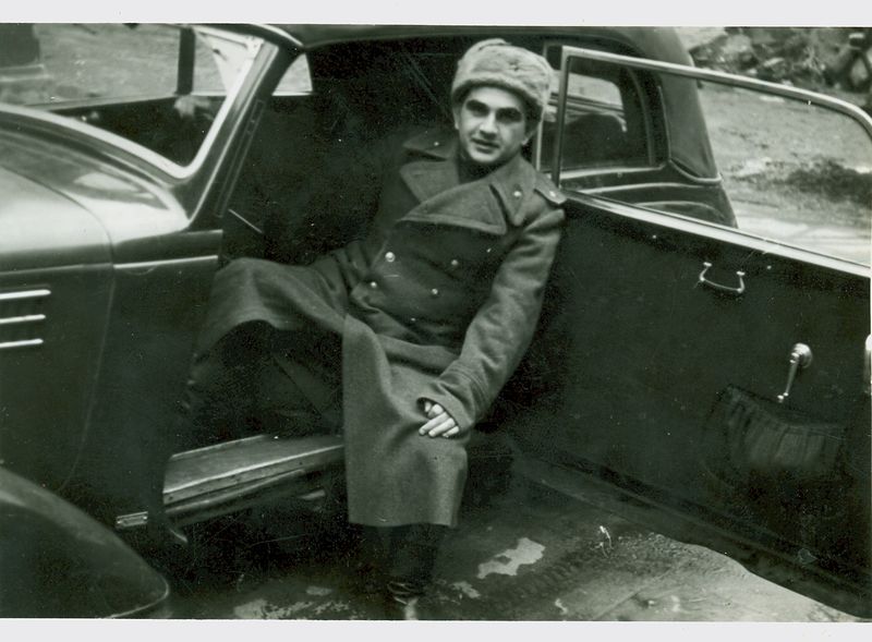 Файл:Саркисов М.С. 1945 г. Германия.jpg