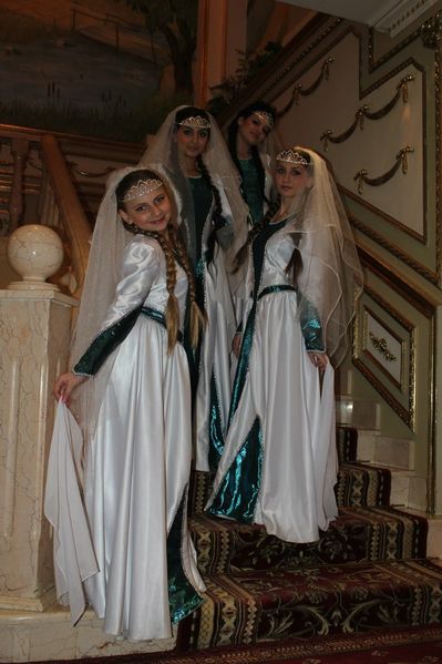 Файл:Танцевальный ансамбль «Звартноц» (Москва) 31.10.2012-3.jpg