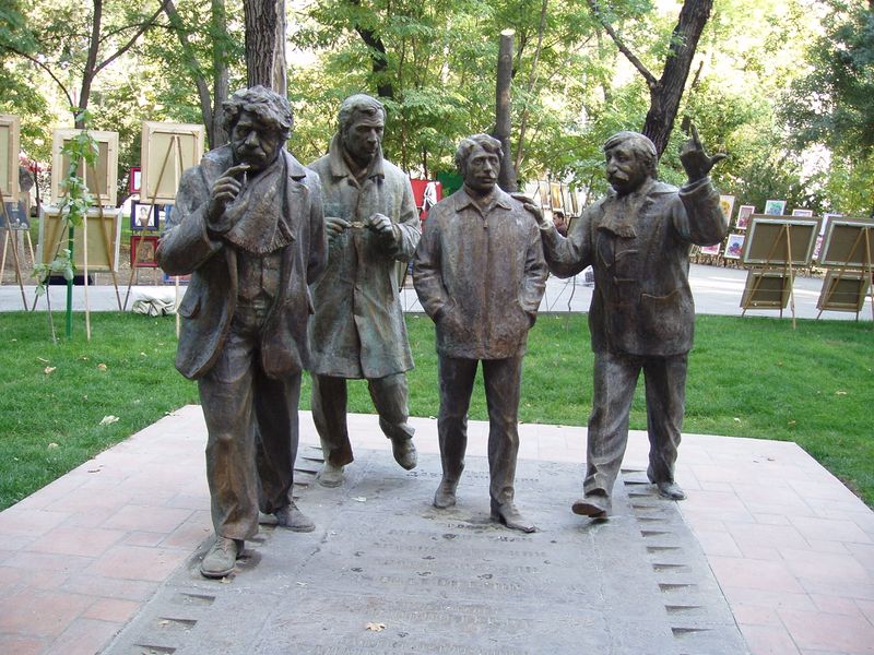 Файл:Men in Yerevan.jpg