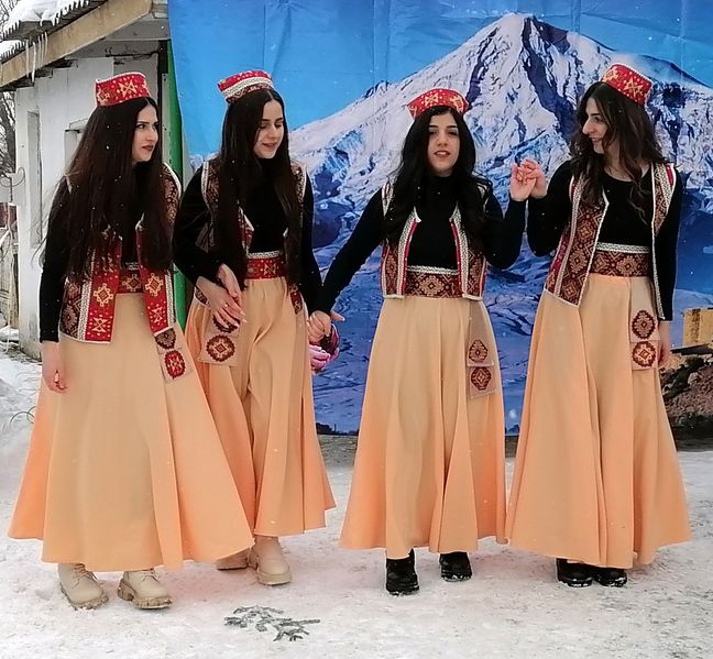 Файл:Танцевальный коллектив «Назели» (Татарстан).jpg