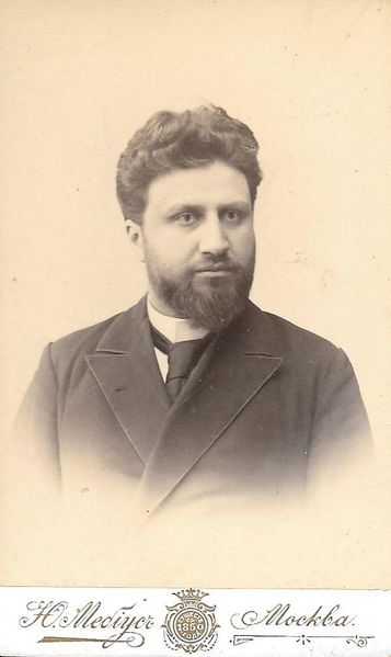 Файл:LevonDavidovichSarkisian,LazarevInstituteStudent2.jpg