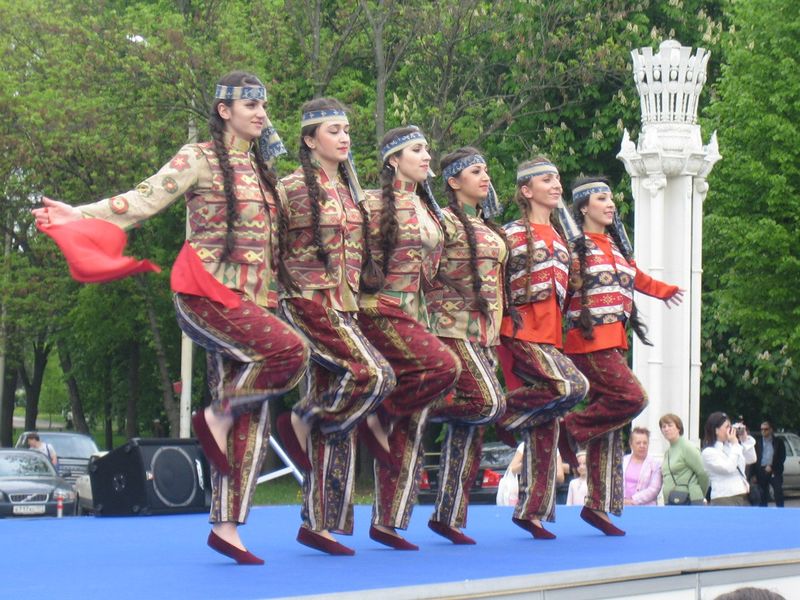 Файл:Танцевальный ансамбль «Звартноц» (Москва) 01.jpg
