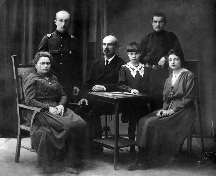 Файл:Семья Султан-Шах. Фото 1919 г..jpg