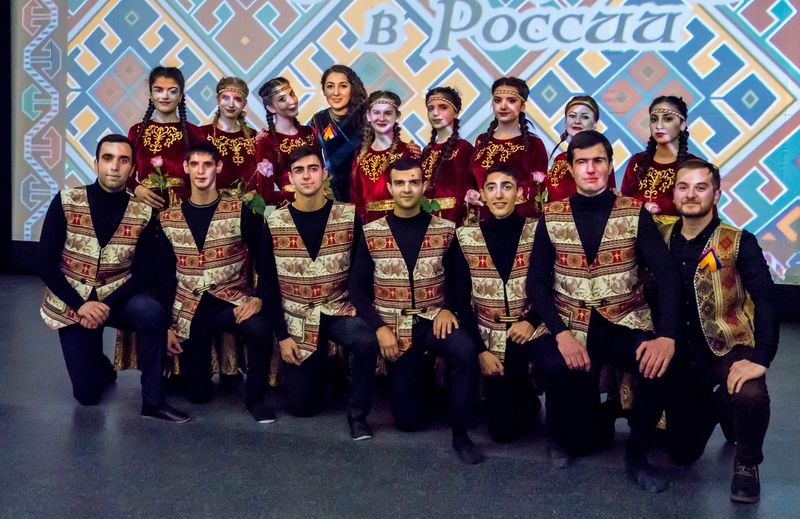 Файл:Танцевальный ансамбль «Шарль» (Чита) 06.11.2018.jpg