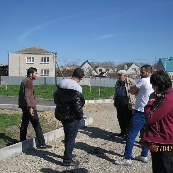 Файл:Создание Армянском сквера Зеленокумска 4..jpg