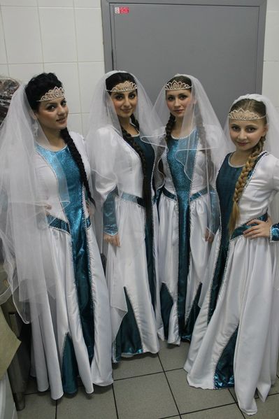 Файл:Танцевальный ансамбль «Звартноц» (Москва) 31.10.2012-2.jpg