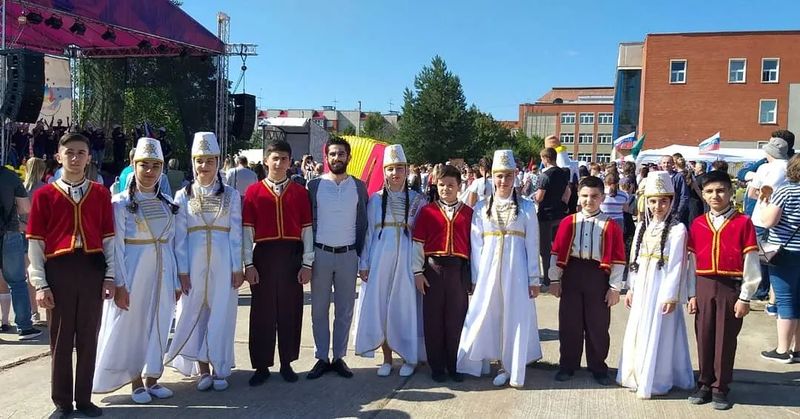 Файл:Танцевальный ансамбль «Урарту» (Малоярославец) 23.08.2020-8.jpg