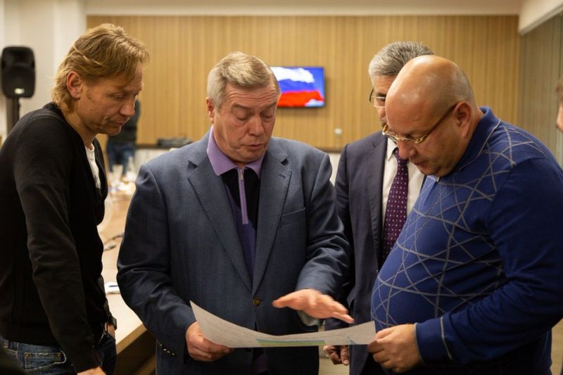 Файл:А. Арутюнянц с В.Ю. Голубевым.jpg