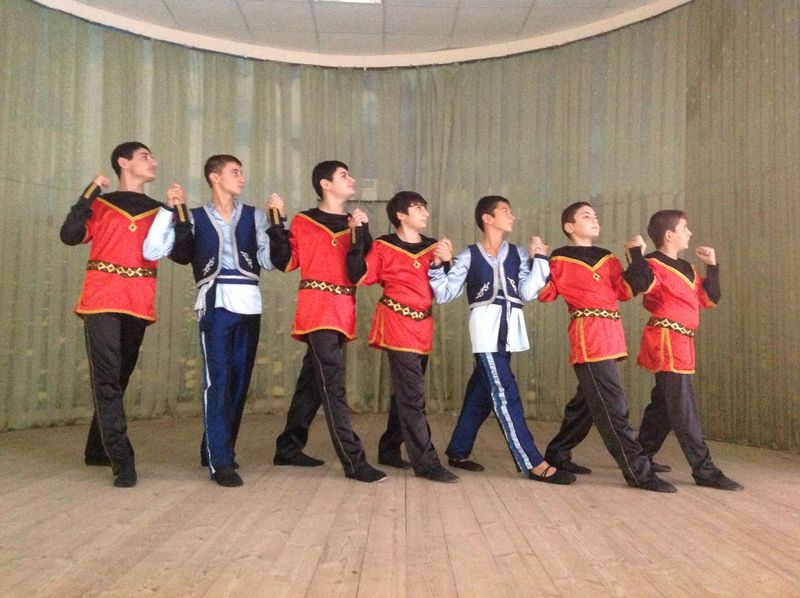 Файл:Ансамбль «Наири» (Славянск-на-Кубани) 3.jpg