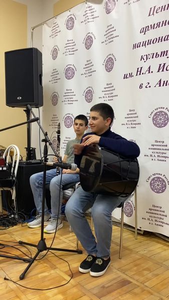 Файл:Ансамбль барабанщиков «Ванадзор» (Анапа) 7.jpg