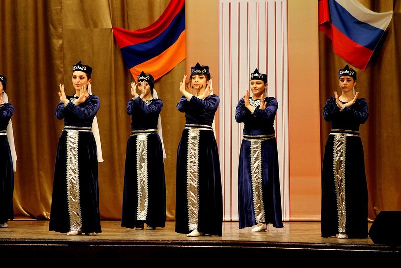Файл:Танцевальный ансамбль «Ераз» (Псков) 26.04.2018-1.jpg