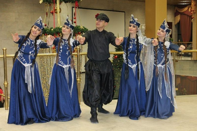 Файл:Танцевальный ансамбль «Звартноц» (Москва) 03.12.2013-01.jpg
