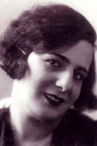 Файл:01 LISITSIAN Isabella Fotoportret.jpg