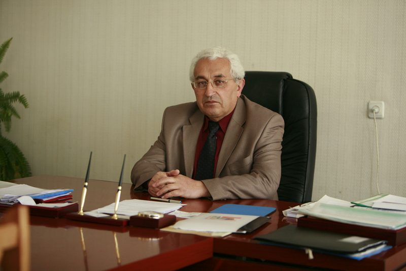 Файл:Дадаян ректор.png